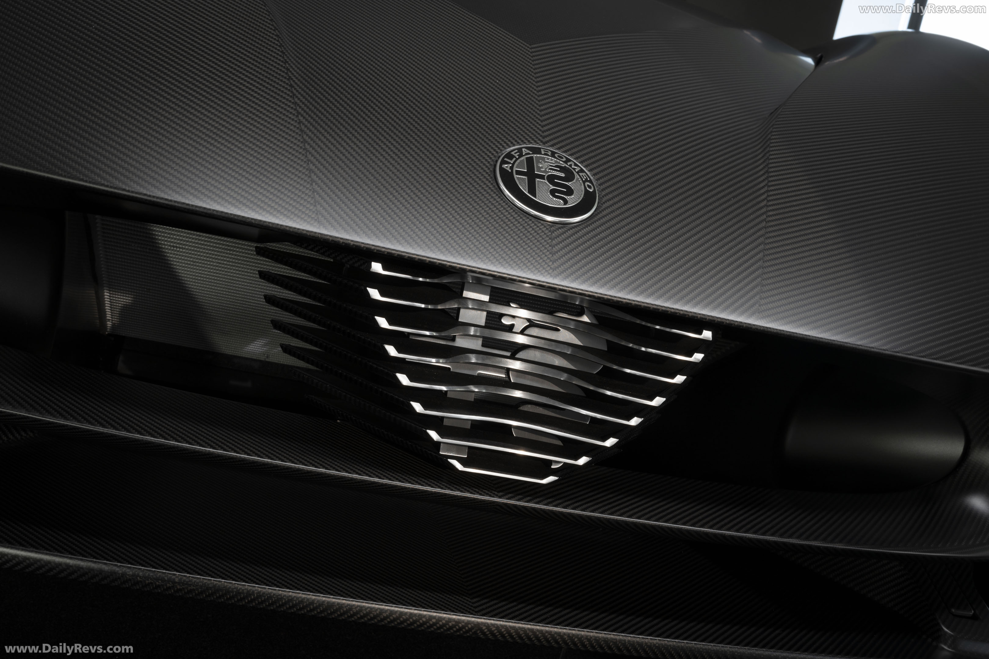 2026 Alfa Romeo 33 Stradale Perla Nera Exterior